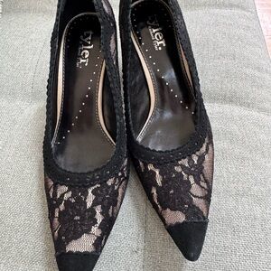 Richard Tyler Black Lace Women's heels